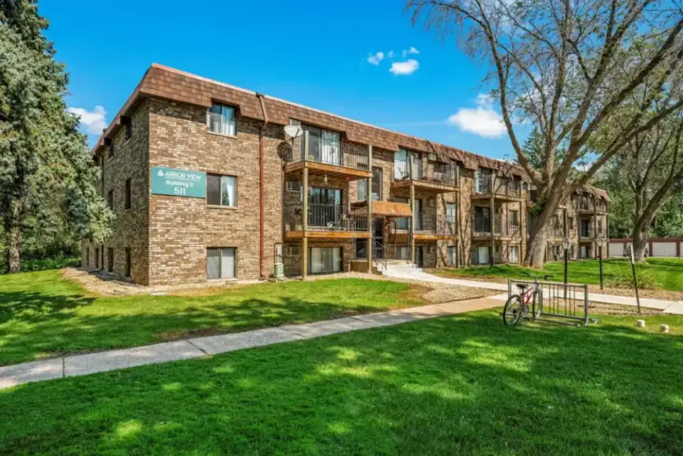 The Arbor View apartment community in Forest Lake, Minnesota