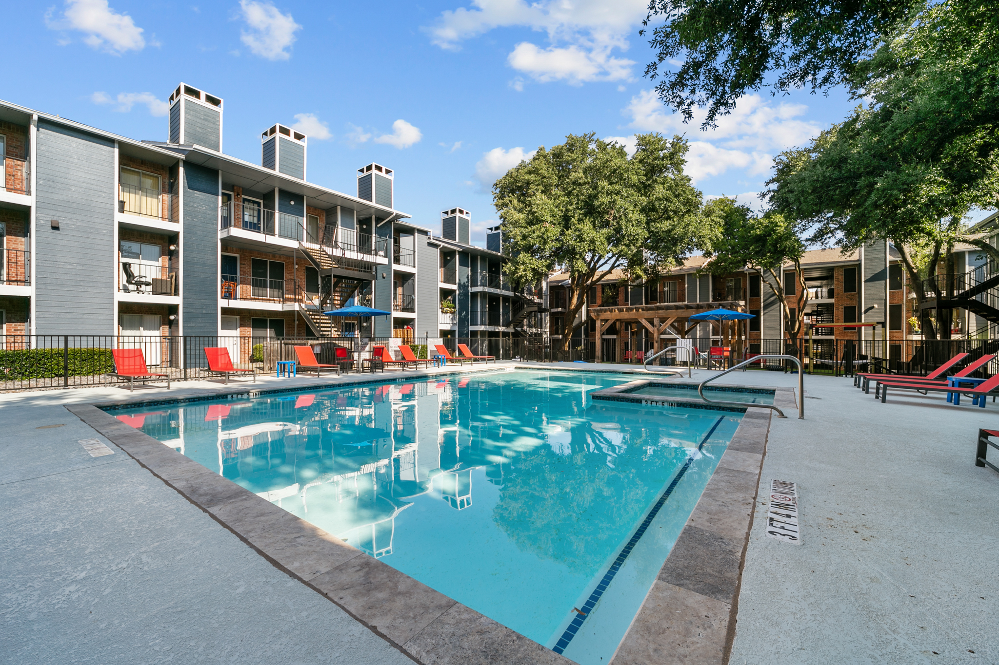 mccallum apartments with pool